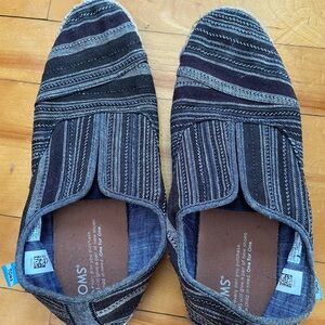 NWOB TOMS Wowen's Slip-On Shoes